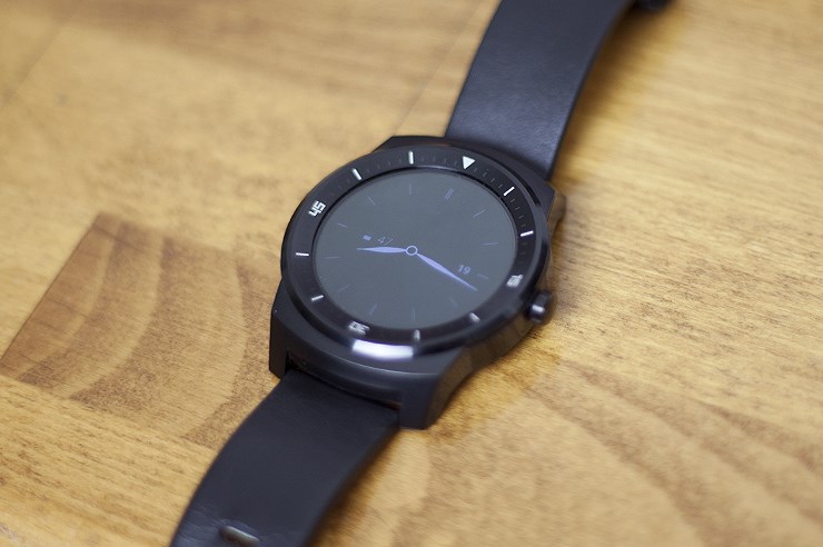 LG-G-Watch-R-smartwatch-pametan-sat-Android-Wear-recenzija-test-11.jpg